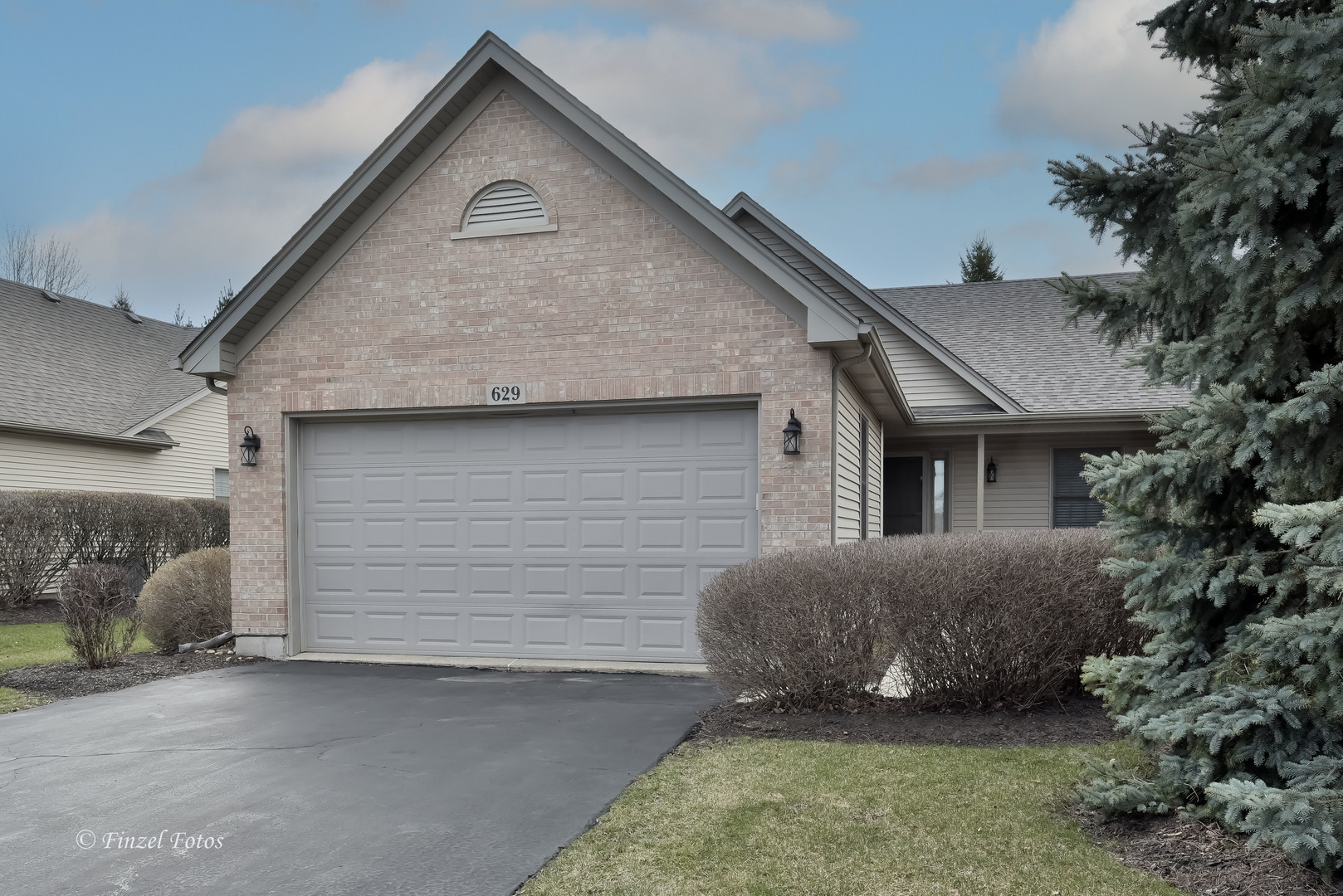 Property Photo:  629 Hampshire Lane  IL 60140 