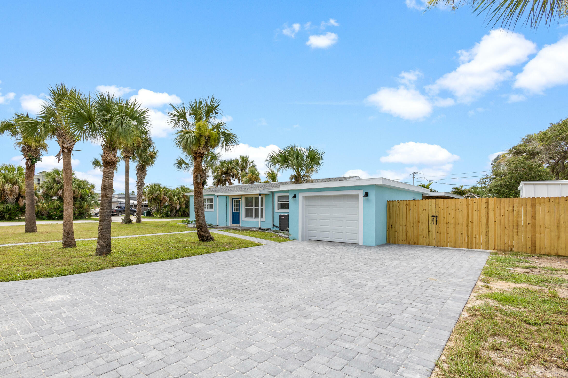 Property Photo:  104 SE 4th Street  FL 32937 