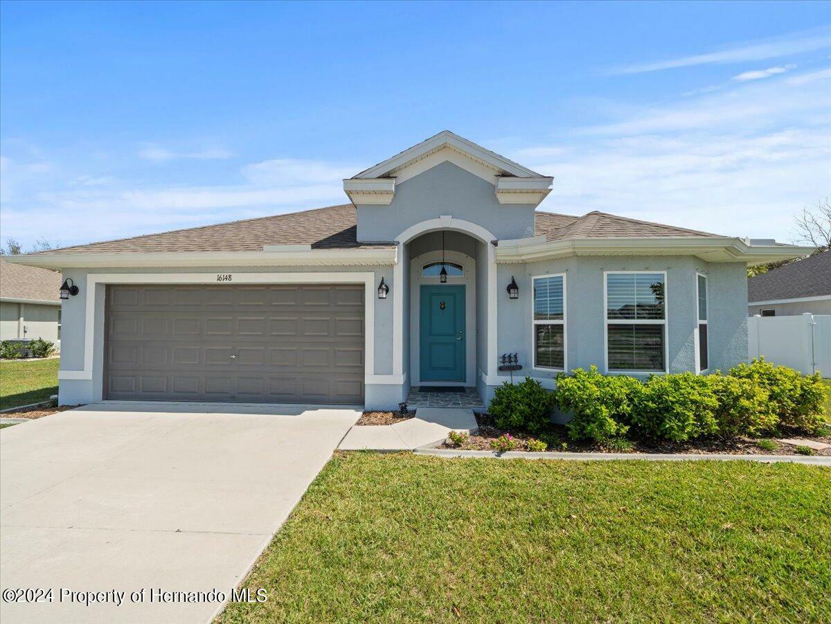 Property Photo: 16148 Vine Cliff Avenue FL 34667