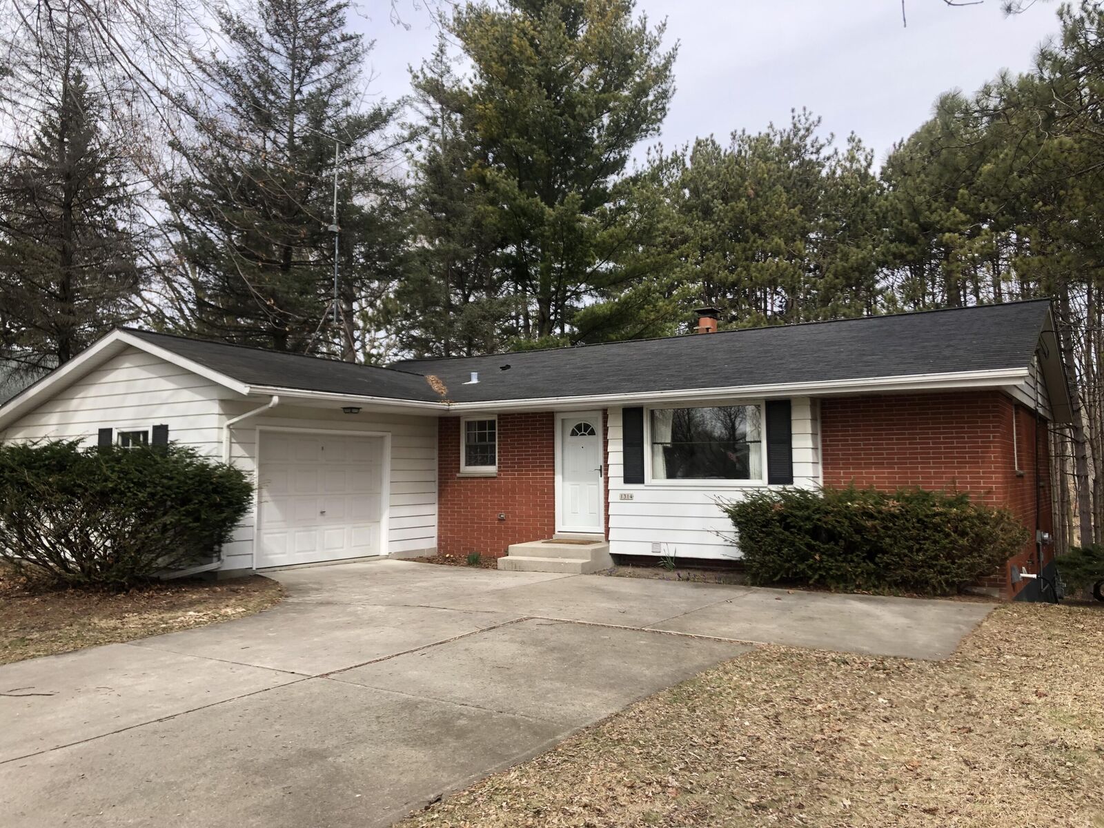 Property Photo:  1314 Stahl Rd  WI 53081 
