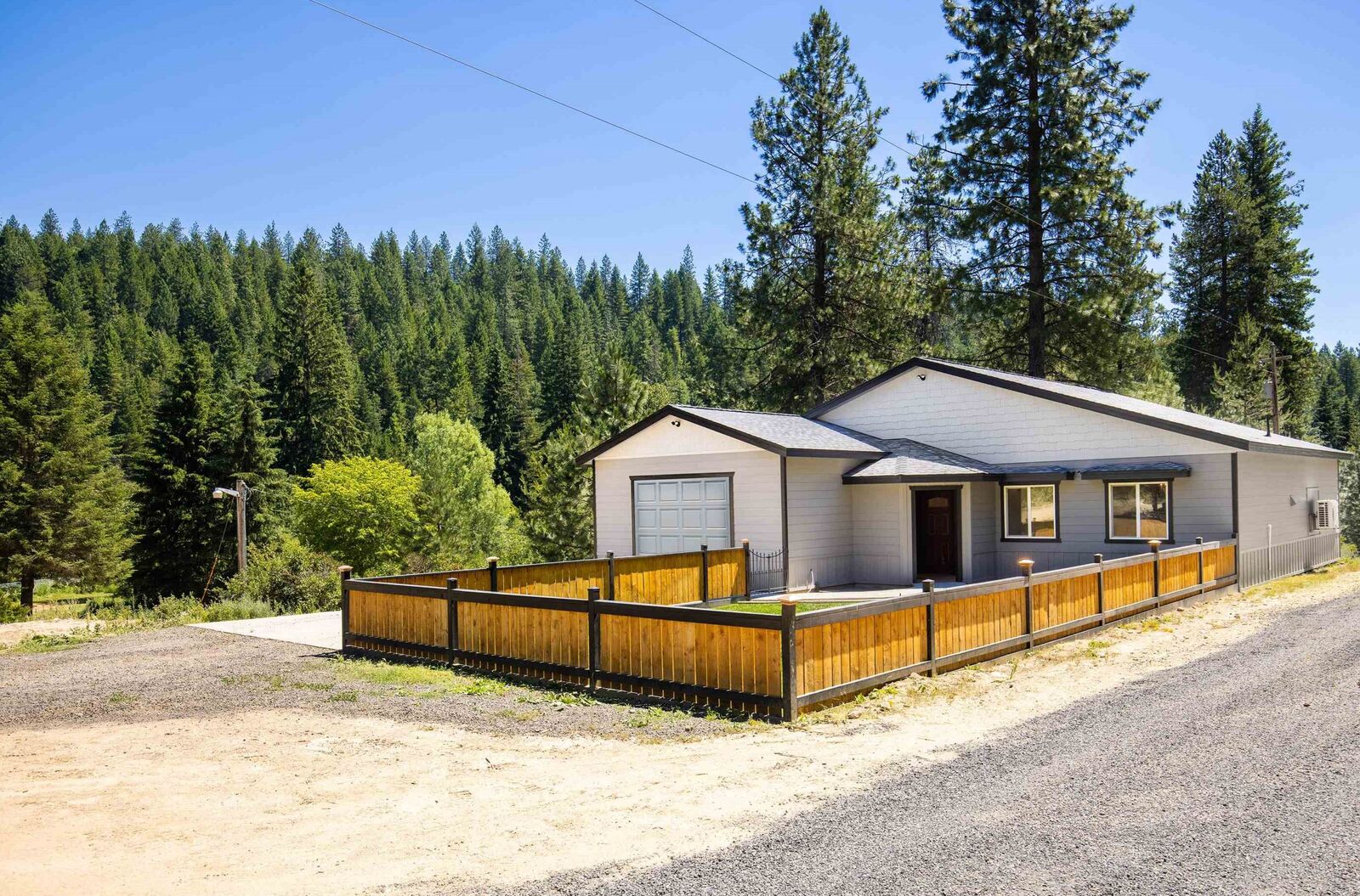Property Photo: 10818 E Dusty Ln WA 99003