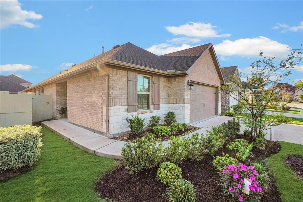 Property Photo:  16891 Pink Wintergreen Drive  TX 77385 