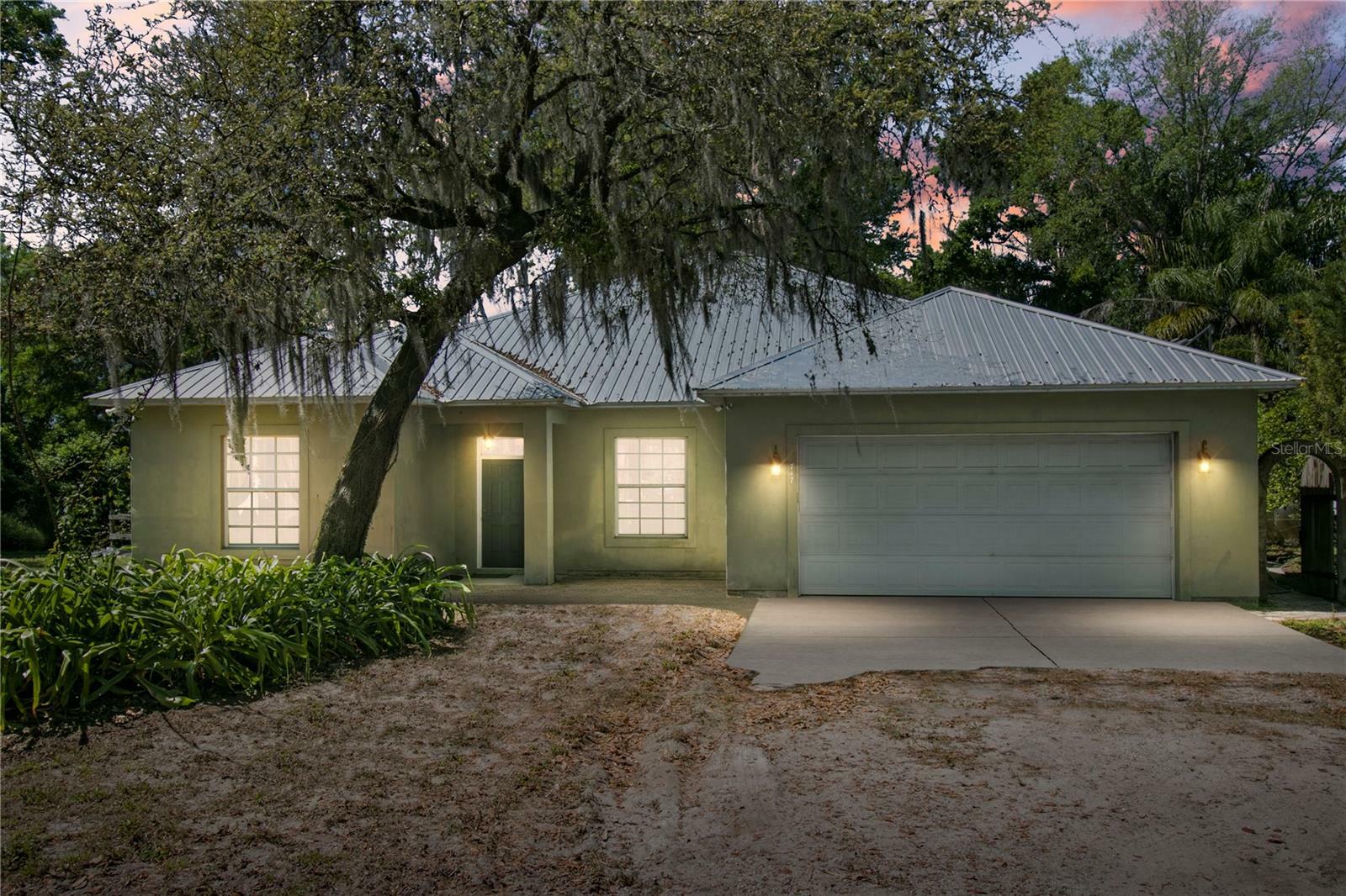 Property Photo:  747 Center Street  FL 34761 