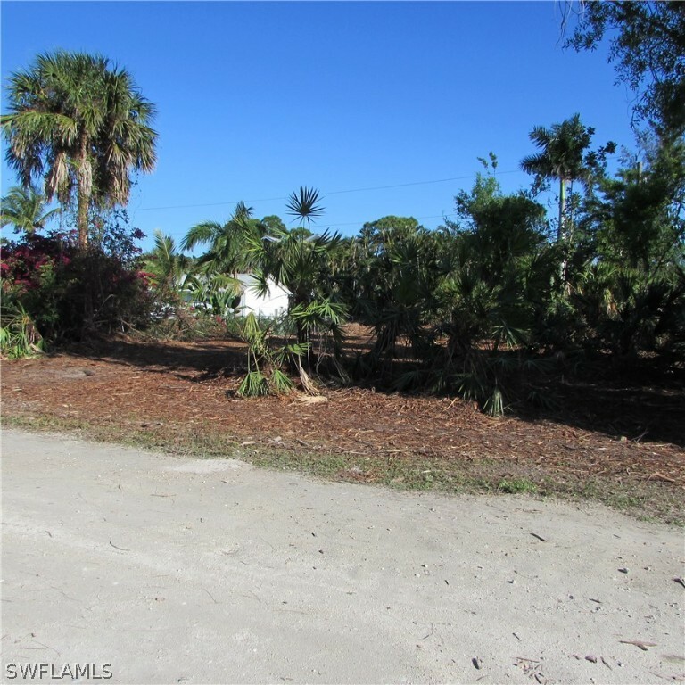 Property Photo:  7472 Sundiet Boulevard  FL 33922 