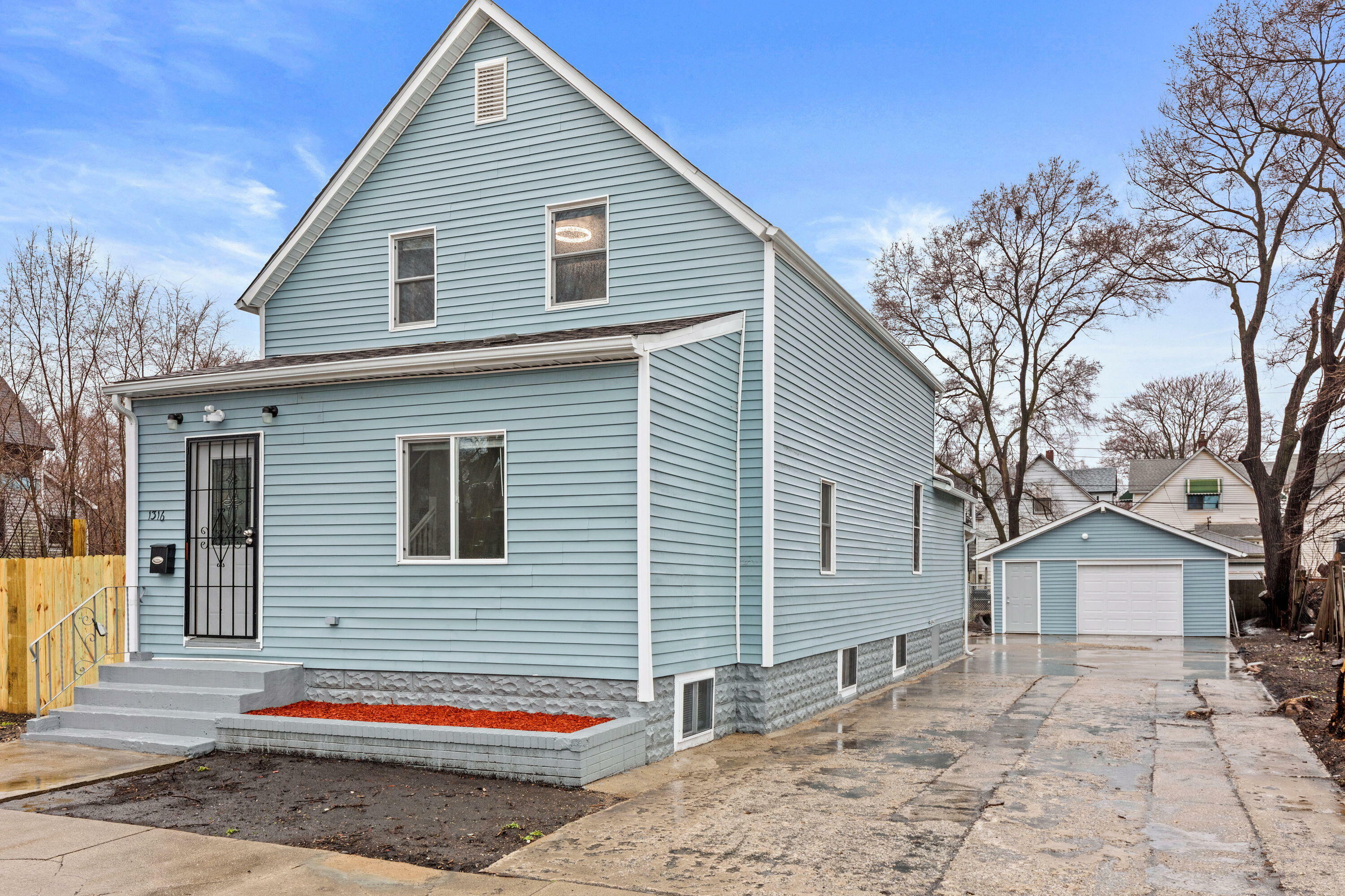 Property Photo:  1316 Roosevelt Street  IN 46404 