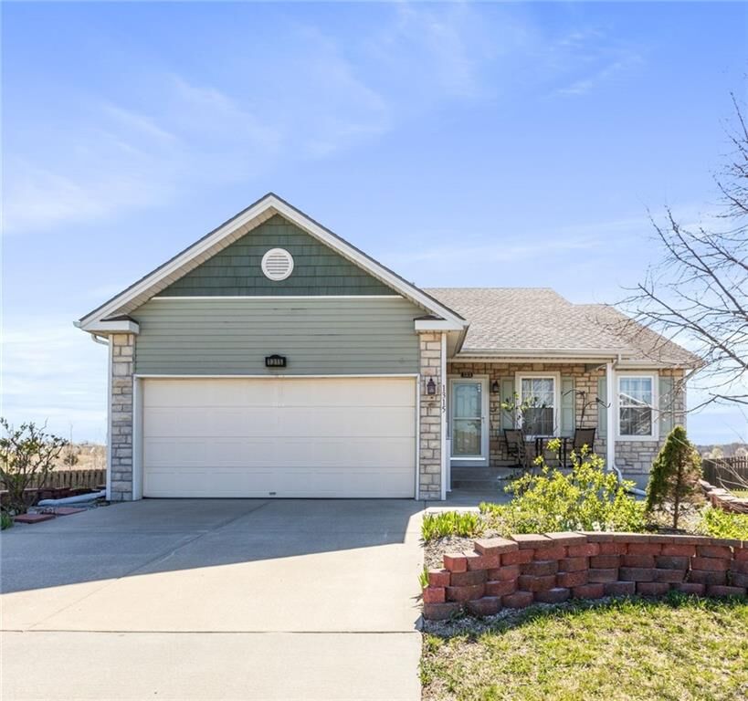 3 bed Lee's Summit home for sale: 1315 SW Cornwall Road, Lee's Summit, MO 64083 - Vimarsana News