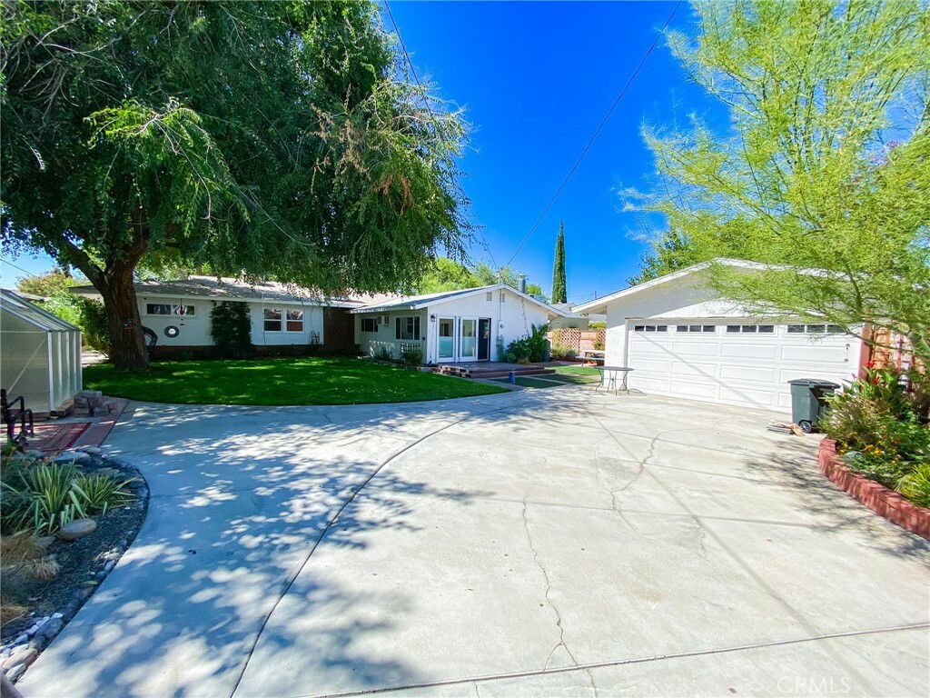 Property Photo:  44848 Kingtree Avenue  CA 93534 