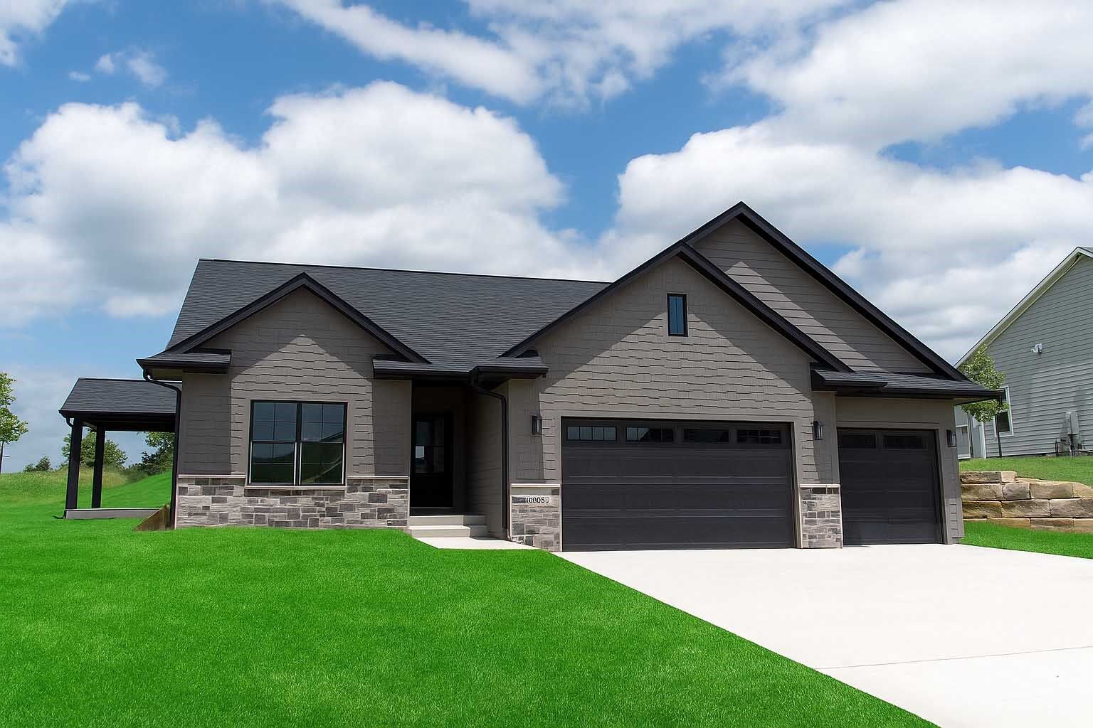 Property Photo:  3090 Willow Ln Lane  IA 50219 