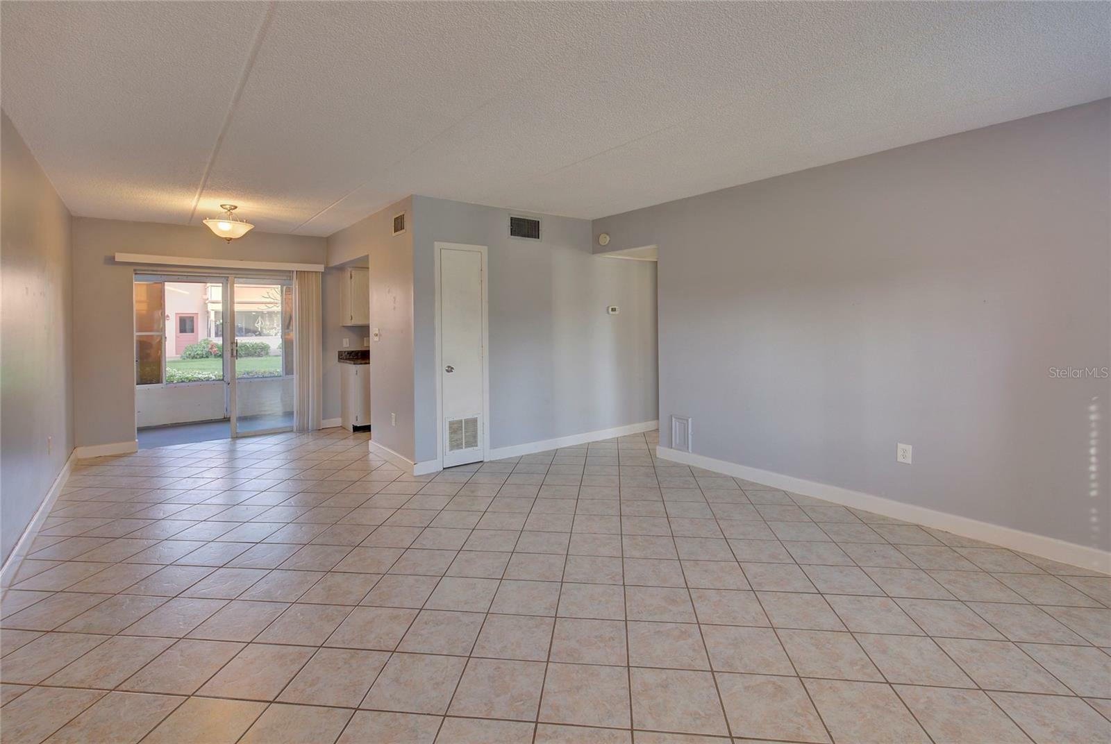 Property Photo:  7000 Sunset Drive S 1B  FL 33707 