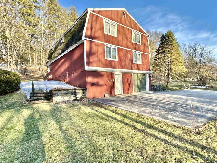 Property Photo:  87 Robinson Road  NH 03051 