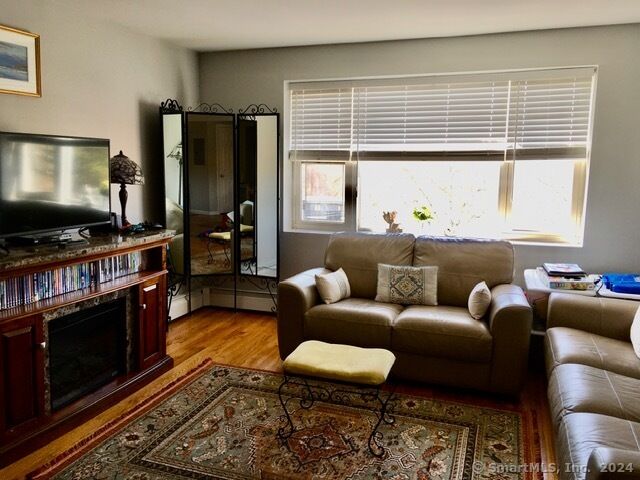 70 Farmington Avenue 4R  New London CT 06320 photo