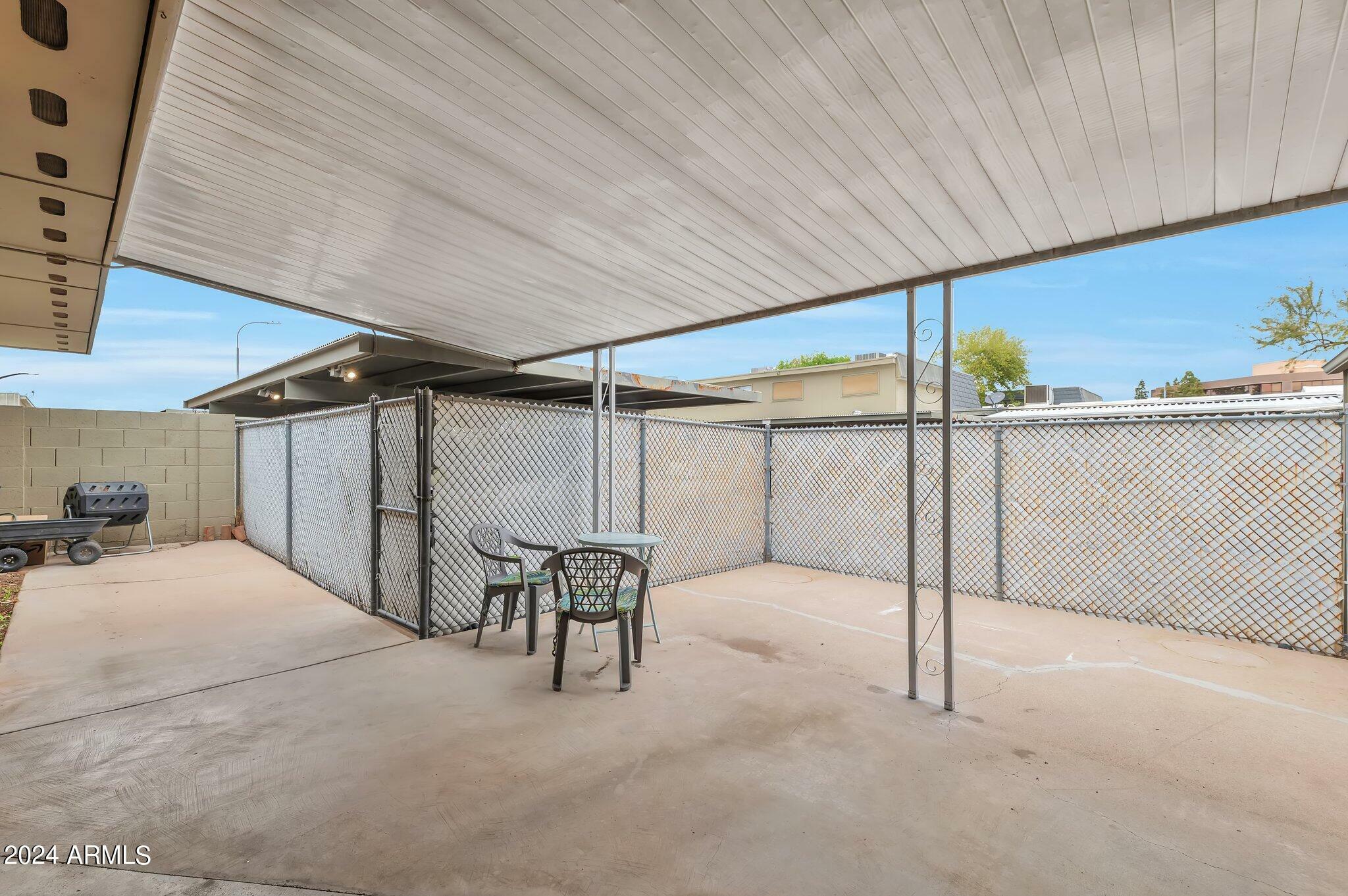 Property Photo:  2033 W Elm Street  AZ 85015 