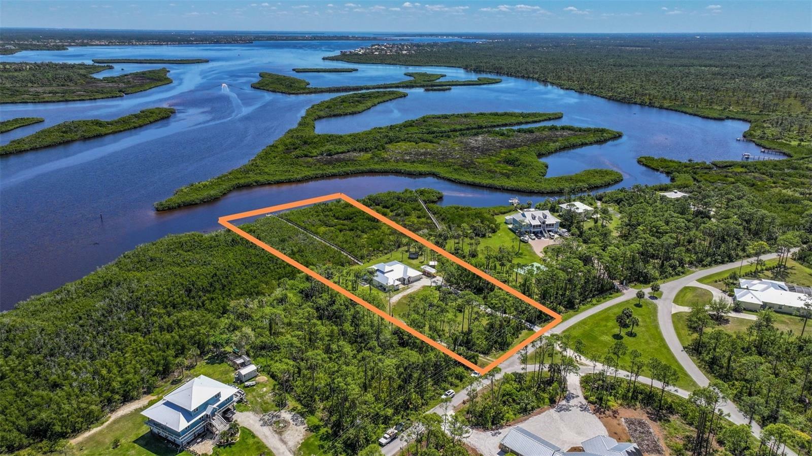 Property Photo:  18 Riverfront Drive  FL 34293 