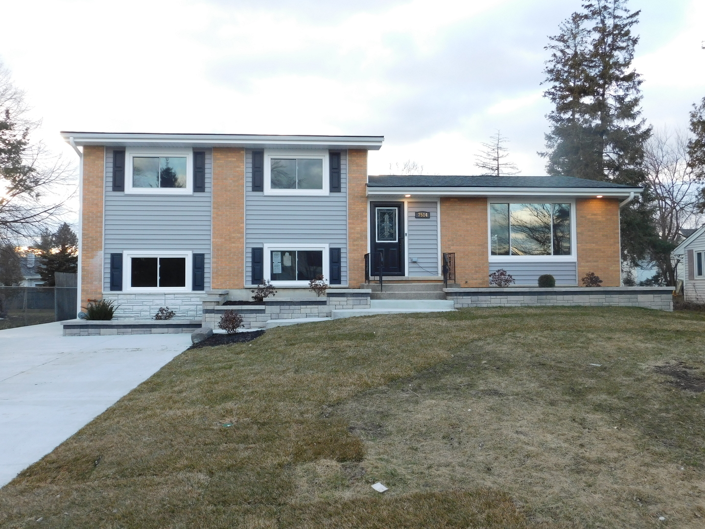 Property Photo: 7514 Grant Street IL 60561