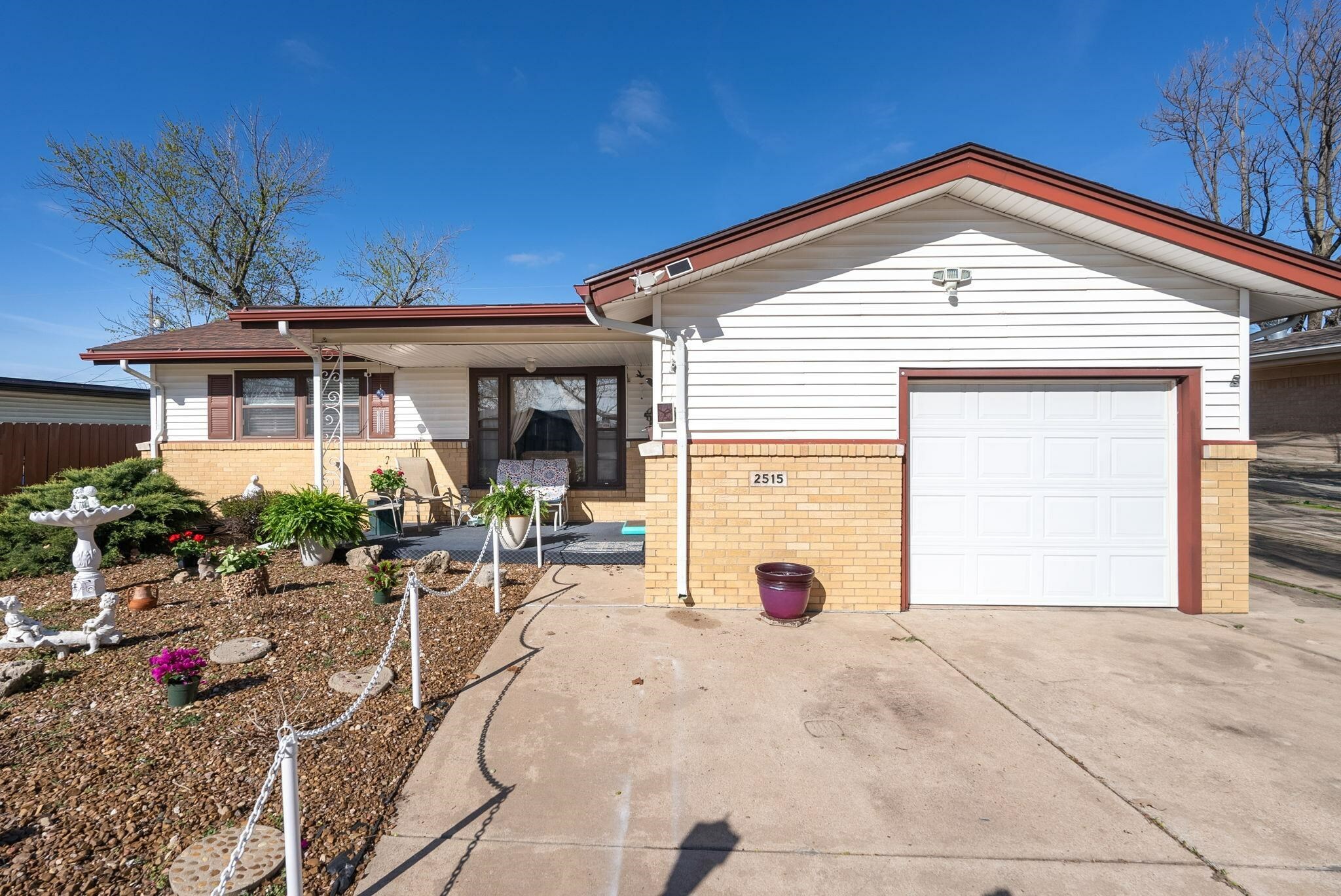 Property Photo:  2515 S Fern Ave  KS 67217-2225 