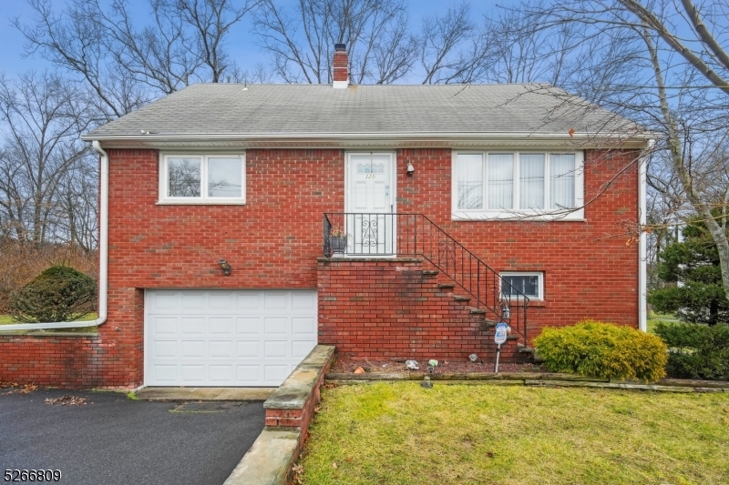 Property Photo:  320 Boyle Ave  NJ 07512 