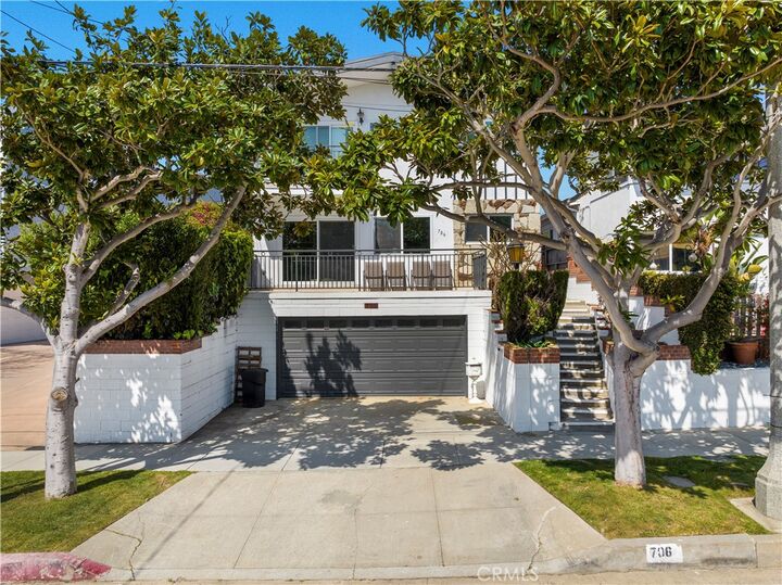 Property Photo:  706 El Redondo Avenue  CA 90277 