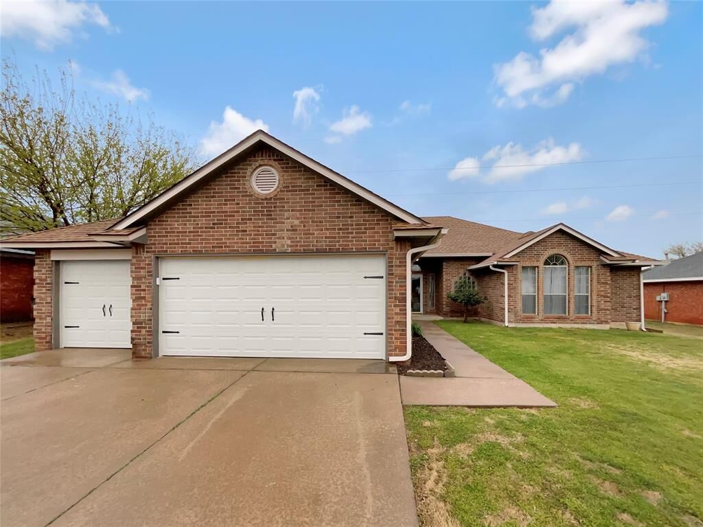 Property Photo:  8221 N McKee Boulevard  OK 73132 