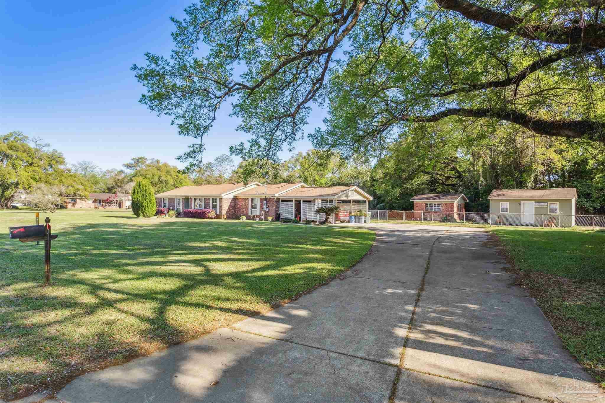 Property Photo: 2405 Inda Ave FL 32526