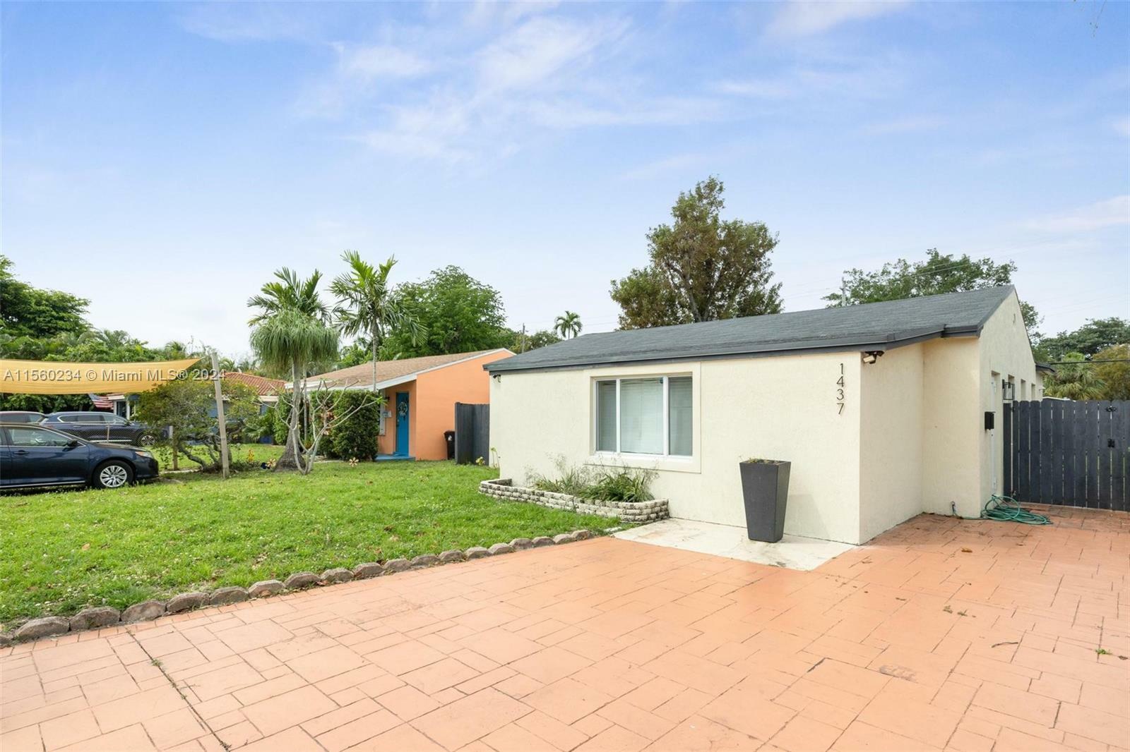 Property Photo:  1437 NE 3rd Ave  FL 33304 