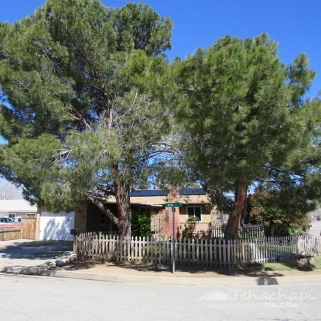 Property Photo: 401 Ash Street CA 93561