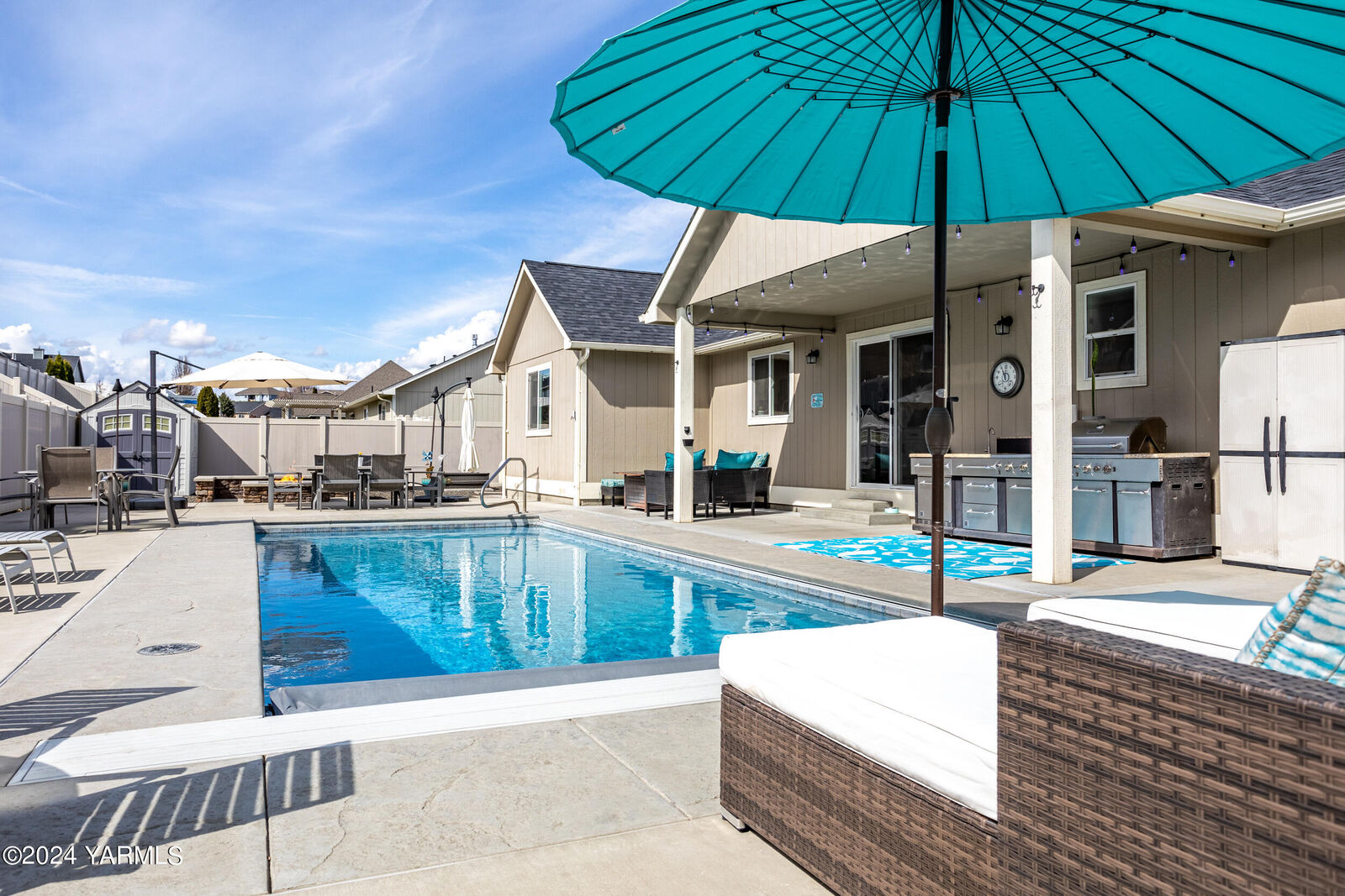 Property Photo: 7202 Crown Crest Ave WA 98903
