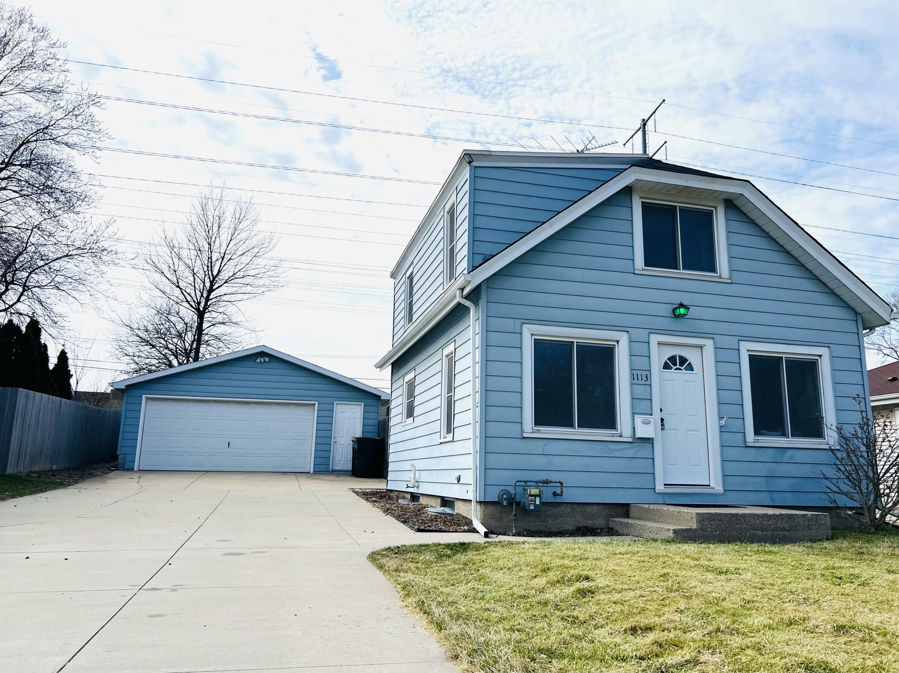 Property Photo:  1113 S 98th St  WI 53214 