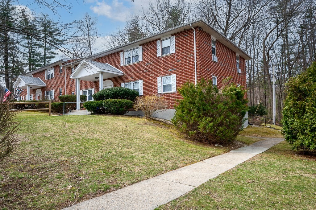 Property Photo:  120 Litchfield Pines Dr D  MA 01453 