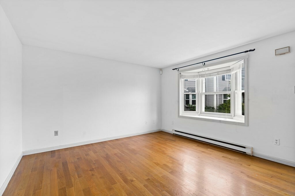 Property Photo:  642 Canterbury St 642  MA 02131 