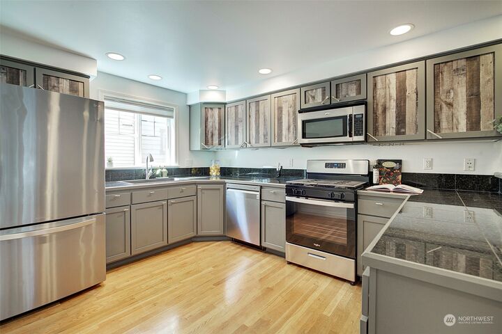 Property Photo: 11710 Greenwood Avenue N B WA 98133