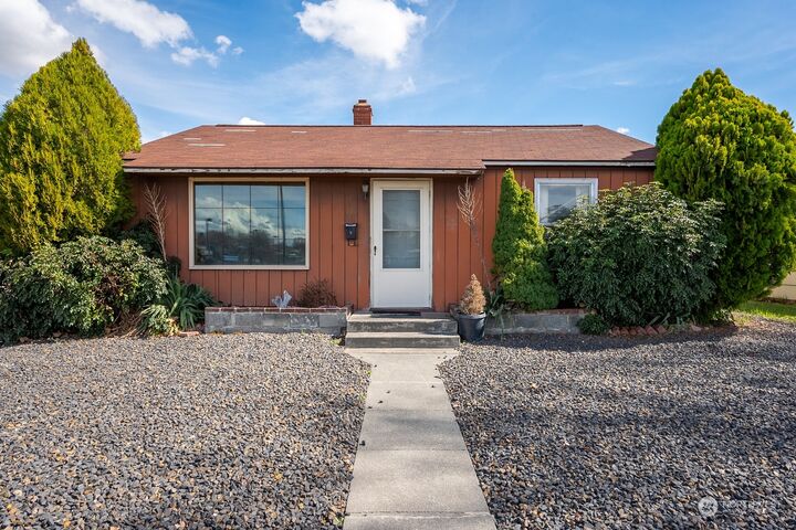 Property Photo:  449 W Ridge Road  WA 98837 