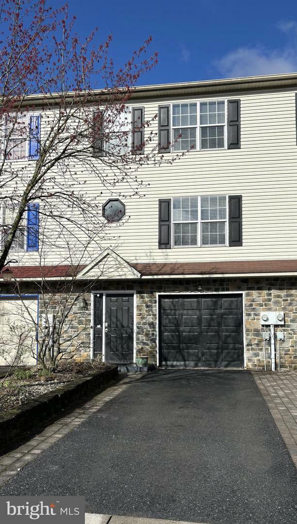 Property Photo:  6630 Jefferson Court  PA 18066 