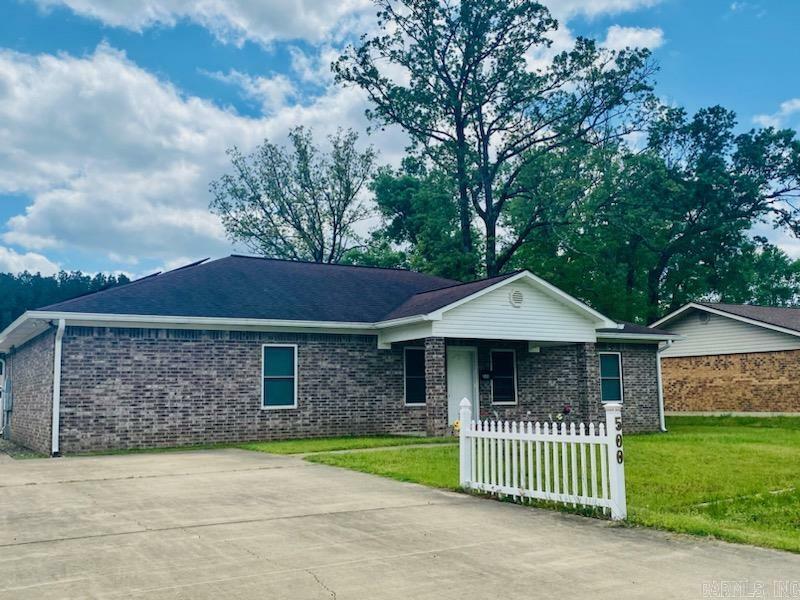 Property Photo: 500 E Ingram Street AR 71701