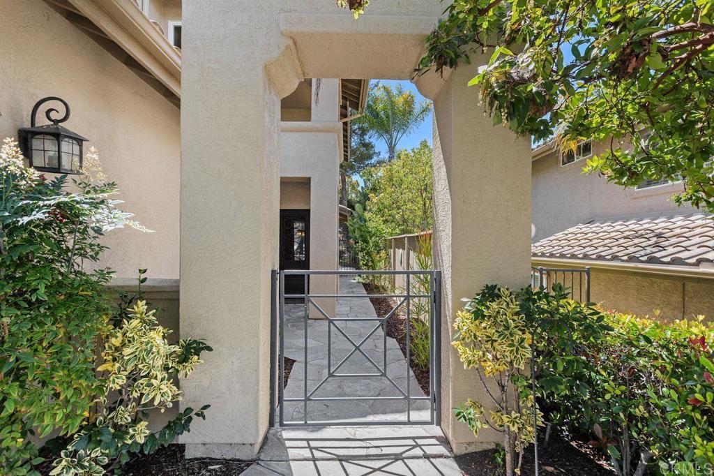 Property Photo: 759 Calle Montera CA 92025