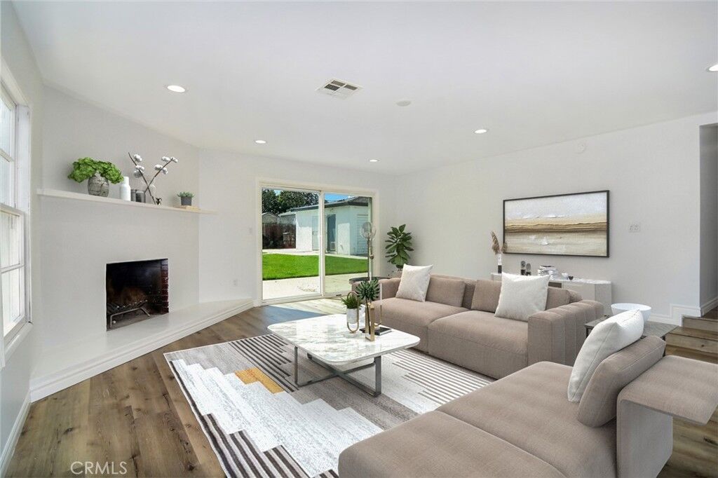 Property Photo:  21042 Ingomar Street  CA 91304 