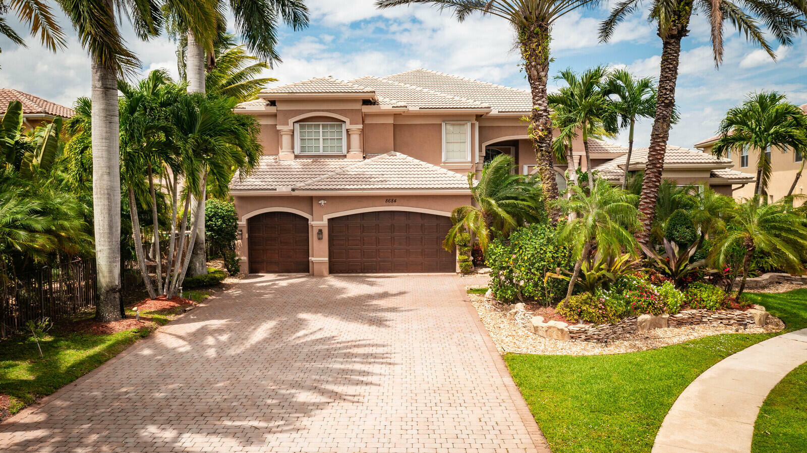 Property Photo:  8684 Baystone Cove  FL 33473 