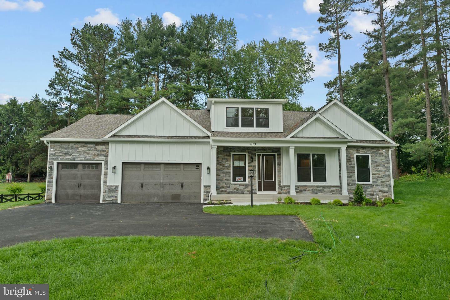 Property Photo: 8123 Hillcrest Drive VA 20111