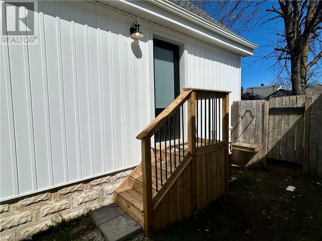 Property Photo:  18 McAlpine Avenue South  ON L3B 1T6 