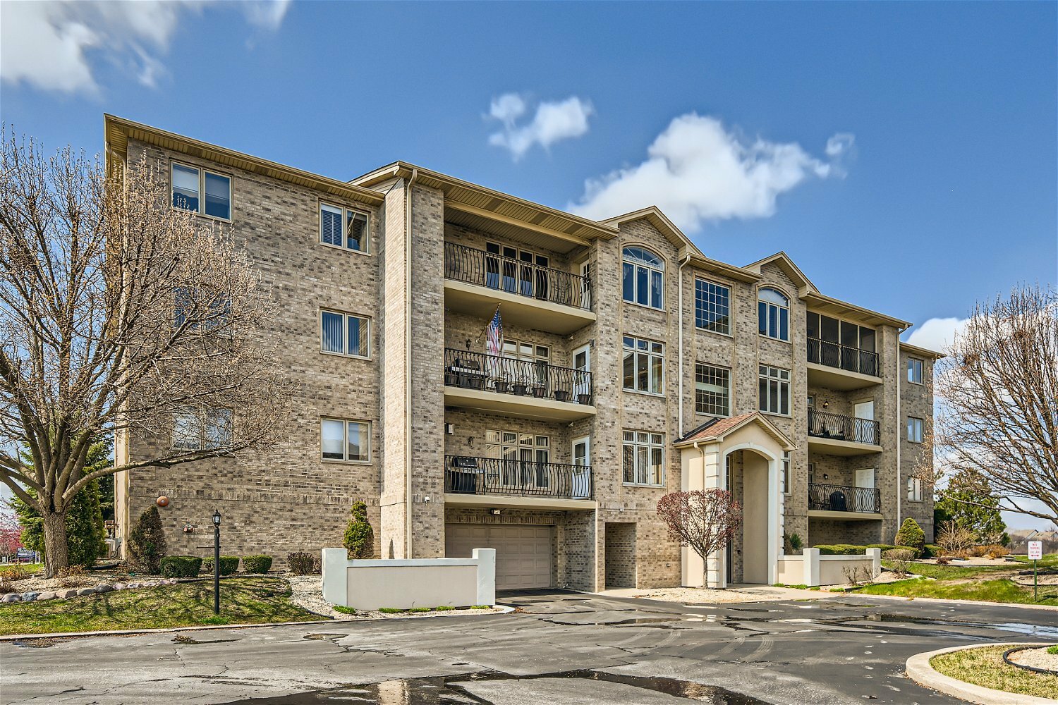 Property Photo:  18650 Pine Lake Drive 2B  IL 60477 