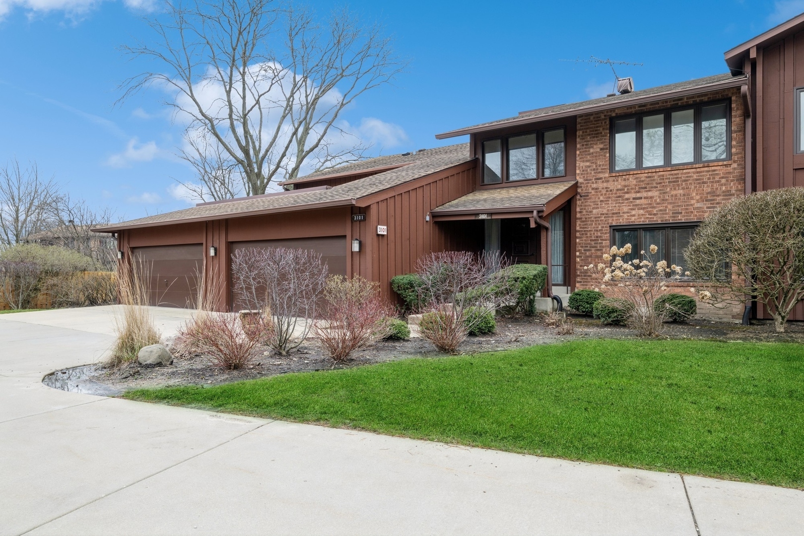 Property Photo: 3101 Toulon Drive B2 IL 60062