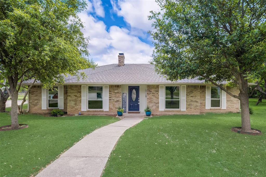 Property Photo: 1002 Plateau Drive TX 75116