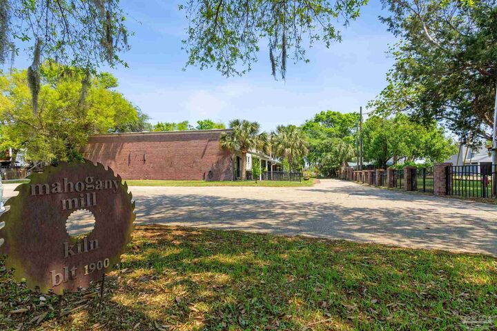 Property Photo:  1259 Mahogany Mill Rd 1259, 1261, 1263  FL 32507 