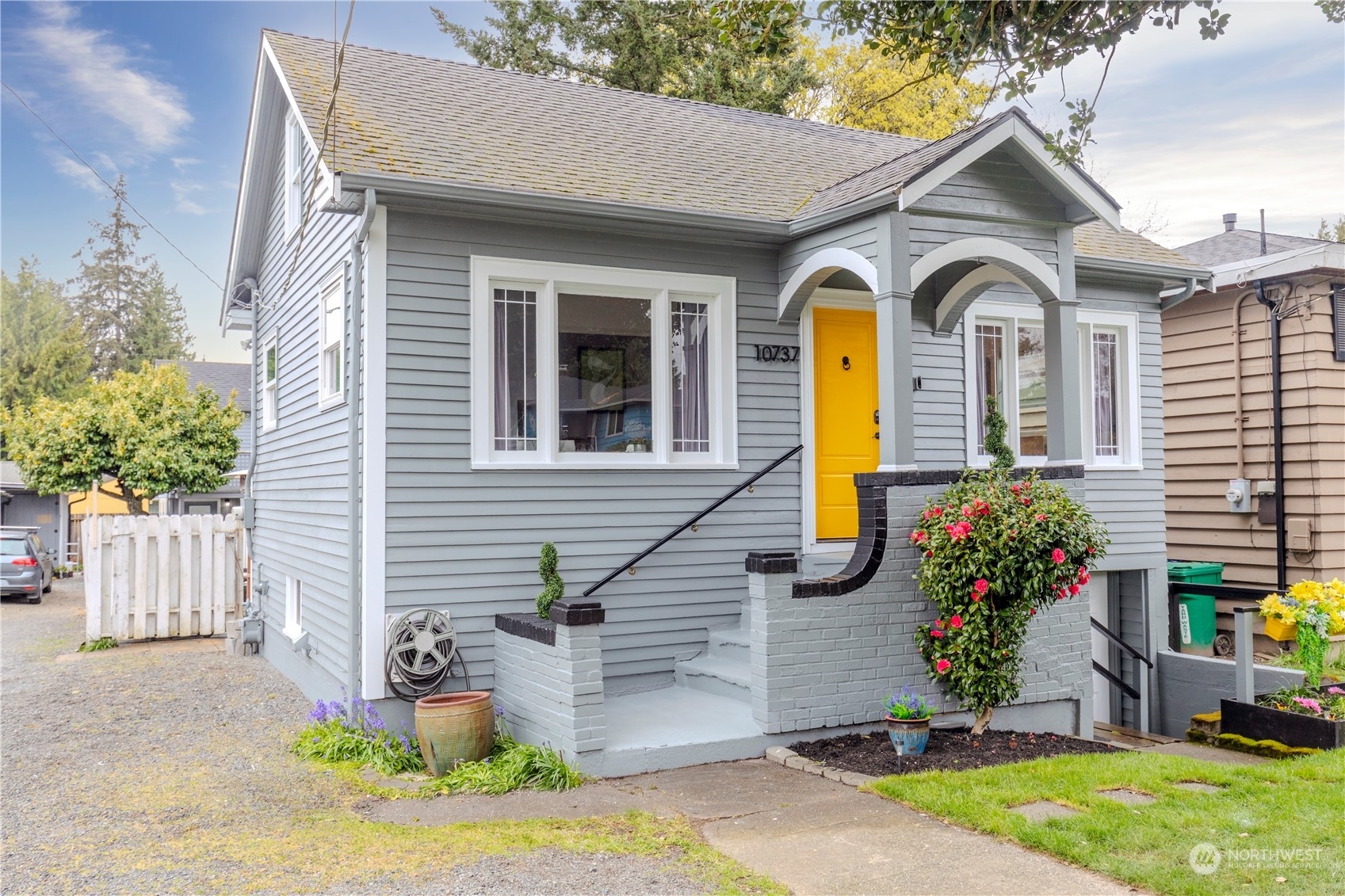 Property Photo:  10737 Evanston Avenue N  WA 98133 