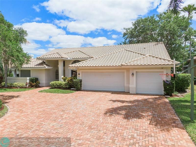 Property Photo:  5950 NW 96th Dr  FL 33076 