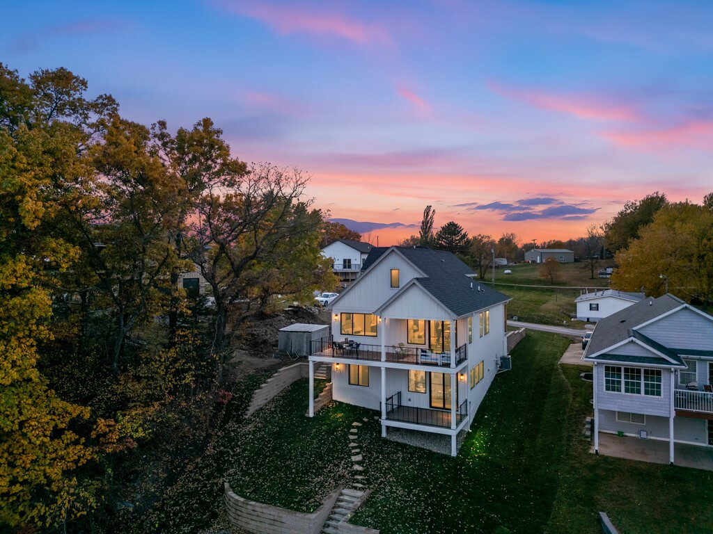 Property Photo: 8476 Lakeshore Drive IA 50070