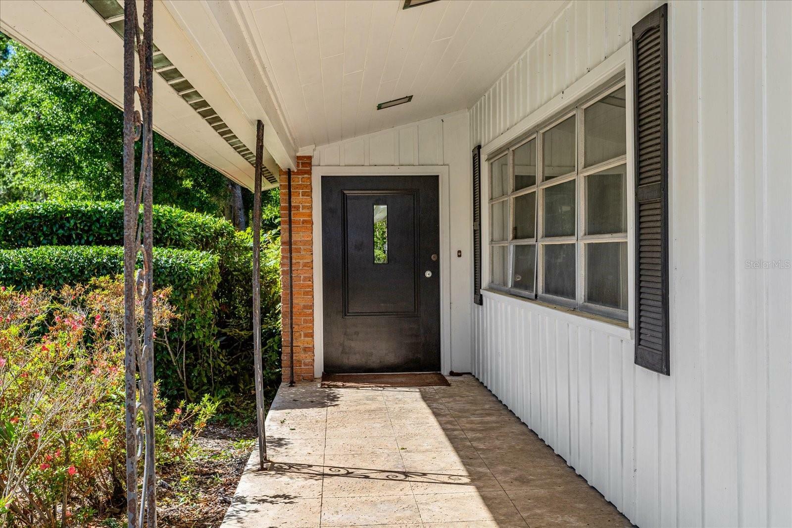 Property Photo:  704 N Kansas Avenue  FL 32724 