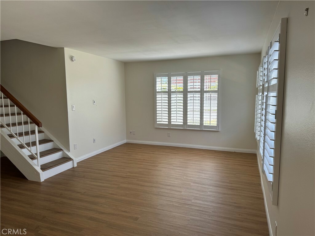 Property Photo:  19238 Hamlin Street 2  CA 91335 