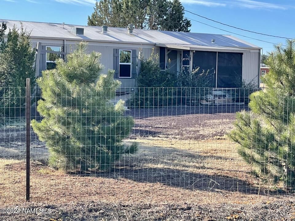 Property Photo: 1070 W Woodlands Drive AZ 86046