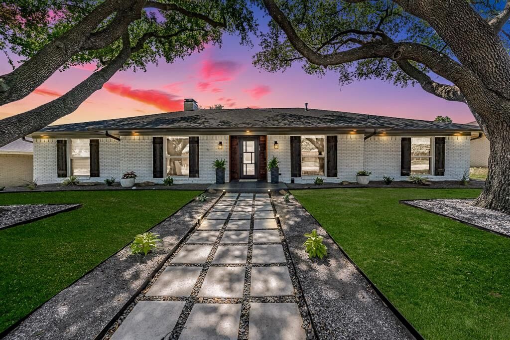 Property Photo: 3482 Whirlaway Road TX 75229