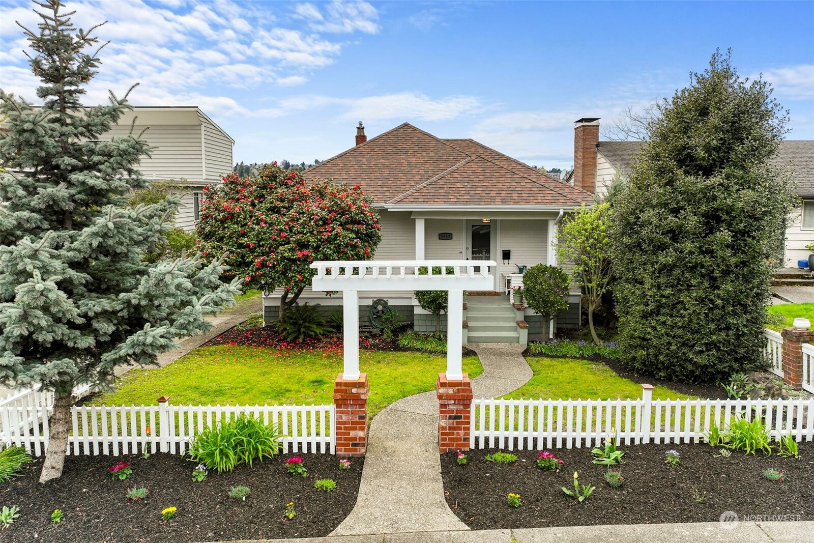 Property Photo: 3243 13th Avenue W WA 98119